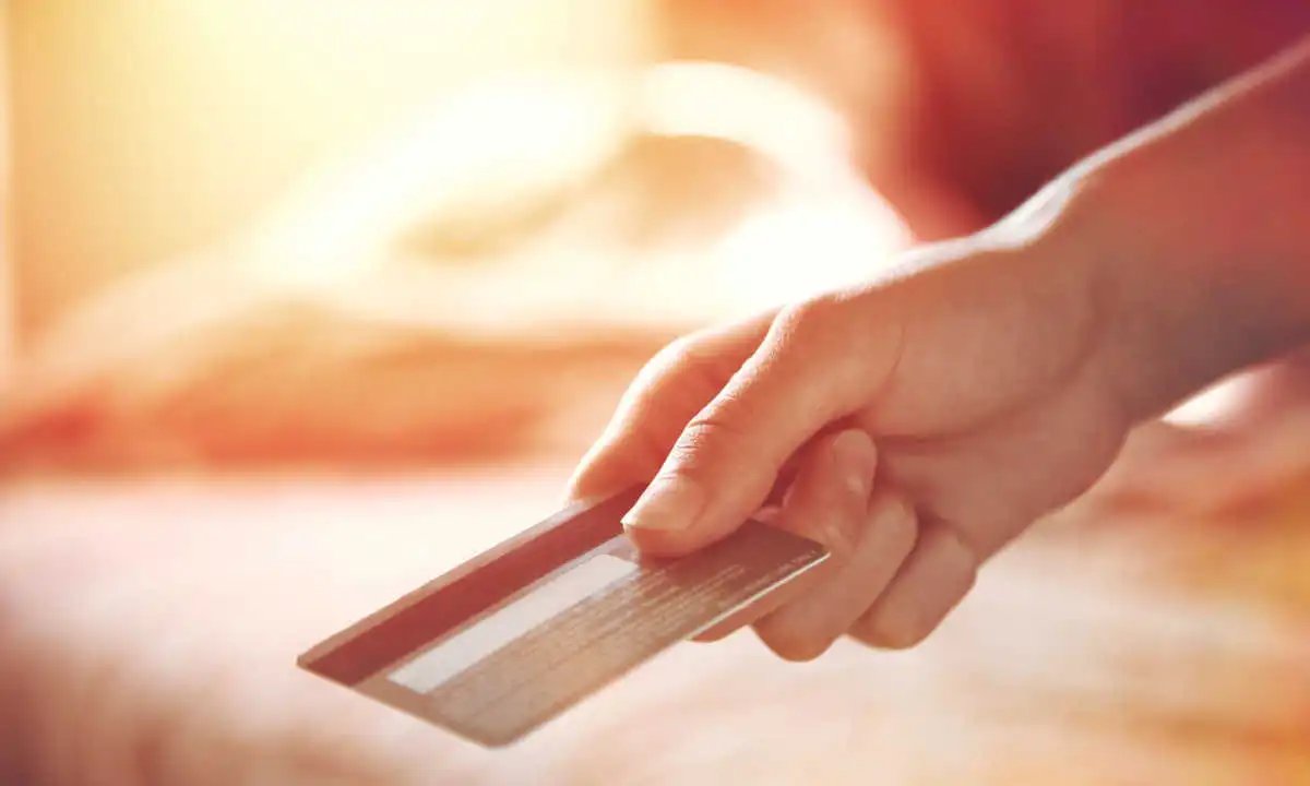 Card Issuers Expand Strategy Beyond Credit Scores