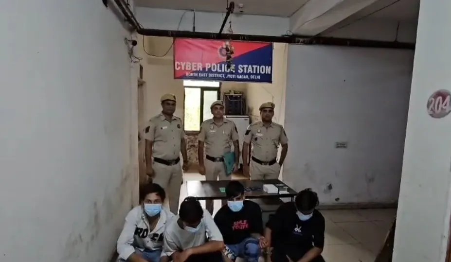Fraudulent Call Center in Delhi Exposed, Six Arrested in Credit Card Scam